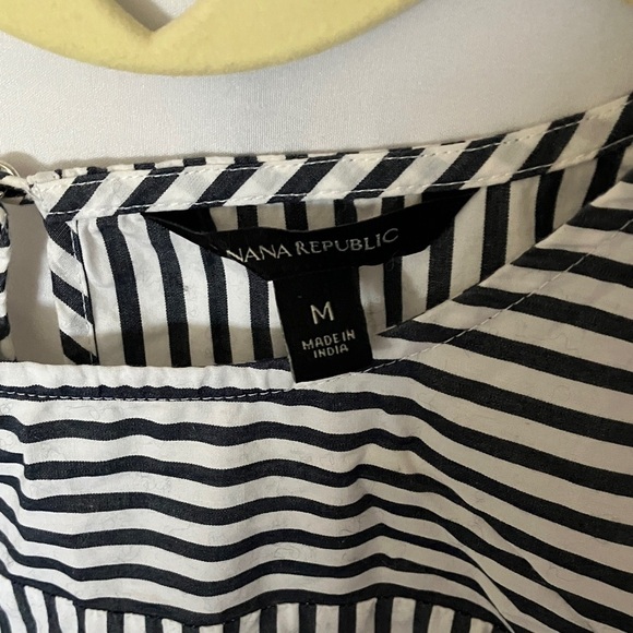 Banana Republic: Striped Black & White Top- M - Picture 2 of 14